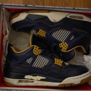 Air Jordan 4 Retro.  Midnight Navy and Yellow Jordan 4